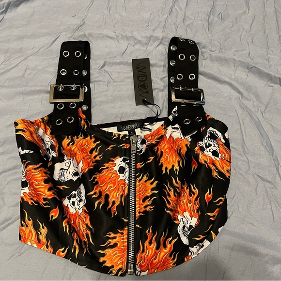 NWT Dolls Kill Widow Flaming Flame Skulls Crop Top Size L - Picture 3 of 6